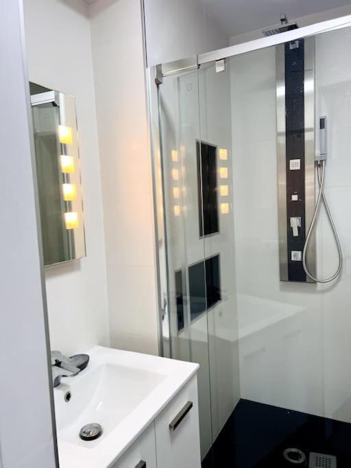 Luz De Mar Apartment Almeria Bagian luar foto